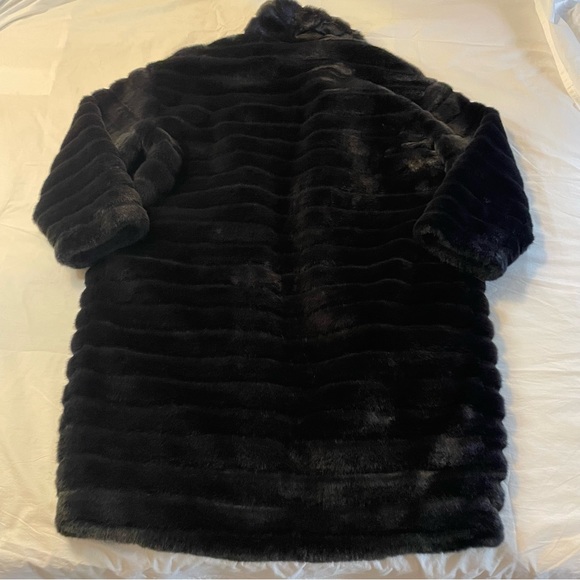 Victoria’s Secret Fur Coat Limited Edition - Picture 3 of 9